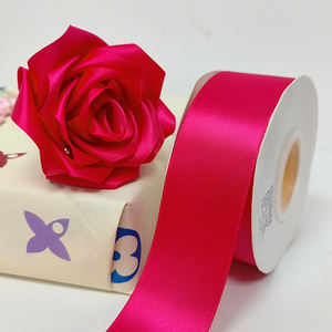 Cinta de Raso Roja de 38 mm, 1 1/2 Pulgadas, Doble Cara, 100% Poliéster, Ecológica, 196 Colores, para Flores de Rosa Eterna - Product Image 1