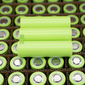 Batería de Iones de Litio Cilíndrica Recargable Sum Power INR21700 5000E-3C 5000mAh - Product Image 4