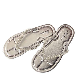 Sandales tongs femme style color block perle, talon bas, à enfiler, pour l'été, la plage et les loisirs en extérieur - Product Image 1