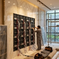 Écran LED intérieur P2 à installation fixe, mur d'écran LED à raccordement sans soudure pour hall d'entreprise