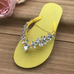 Nuove <span class=keywords><strong>Ciabatte</strong></span> Infradito Gialle alla Moda per Donna, Pantofole Estive da Spiaggia <span class=keywords><strong>con</strong></span> <span class=keywords><strong>Catena</strong></span> di Strass in Cristallo, Suola in PVC/PE - Product Image 2