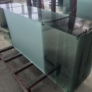 Verre trempé plat découpé <span class=keywords><strong>sur</strong></span> <span class=keywords><strong>mesure</strong></span>, faible teneur en fer / transparent, en stock pour la construction et l'usage en bureau - Product Image 1