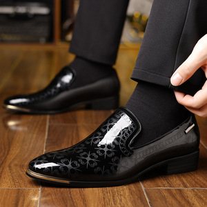 Mocassins en cuir verni à bout pointu, chaussures de mariage, semelle extérieure en caoutchouc amorti, doublure en cuir véritable, logo gravé - Product Image 2