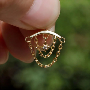 Piercing de cartilage en argent sterling S925 avec chaîne à pampilles et éléments classiques étoile à quatre branches, lune et planète - Product Image 2
