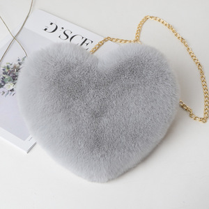 Meilleures ventes : Sacs messager élégants pour femme en fausse fourrure en forme de cœur avec <span class=keywords><strong>bandoulière</strong></span> chaîne – Collection Hiver - Product Image 5
