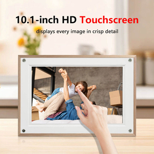 Marco de Fotos Digital Acrílico de 10.1 Pulgadas con WiFi, Memoria Opcional de 4GB, 16GB, 32GB, Compatible con MP4, Pantalla Táctil IPS - Product Image 1