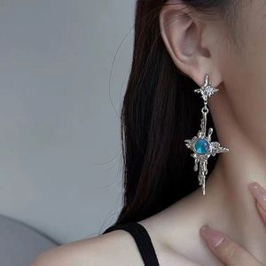 Boucles d'oreilles pendantes en métal liquide irrégulier avec croix et pierre de lune, tendance jeune fille, bijoux en gros - Product Image 3