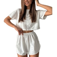 Ensemble deux pièces de vêtements de nuit pour femmes, style international, sexy, ajouré et respirant, avec haut à manches courtes et short fendu, pour la maison