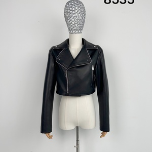 جاكيت جلد مخصص بتصميم مقاوم للرياح، جاكيت جلد نسائي أسود بأسلوب بانك، جاكيت جلد مصمم حسب الطلب - Product Image 3