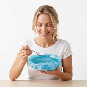 Plato de Servir Moderno Hecho a Mano de Resina, Diseño Redondo Azul Marmoleado, Apto para Lavavajillas, Ecológico, para Comer en Casa - Product Image 1