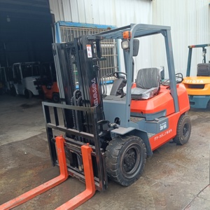Montacargas Toyota Usados de Alta Calidad, 4500 kg de Peso, Pocas Horas de Trabajo (0-2000), Componentes Principales del Motor Fabricados en Japón, Populares - Product Image 2