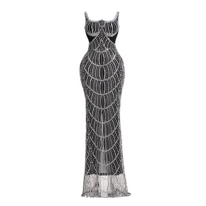 Pièce phare de la collection : transparence qui révèle l'architecture plus que la peau - Product Image 2