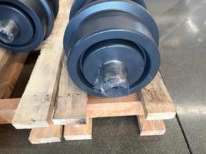 חלקי תחתית למחפר בולדוזר - גלגלת נשיאה, גלגלת עליונה, זחל פלדה, חדש - Product Image 2