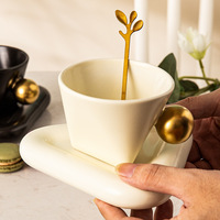 Tasse à café et vaisselle en céramique géométrique de luxe de 150ml tasses à thé triangulaires personnalisées créatives avec poignée à boule idée cadeau