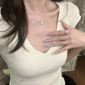 สร้อยคอเงินแท้ S925 ลายดอกคามิลเลีย พร้อมสายคล้องคอแบบดอกไม้ ดีไซน์หรูหรา หวานละมุน ประดับมุก ดีไซน์เฉพาะตัว - Product Image 3