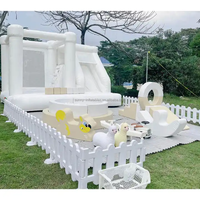 Maison de rebond de château blanc avec toboggan et fosse à balles fosse à balles soft play avec double toboggan