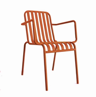 Fauteuil en métal empilable d'intérieur moderne chaise de salle à manger colorée pour maison appartement salle de bain panneau en MDF pour usage extérieur