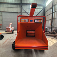 Broyeur de bois industriel mobile diesel facile à utiliser avec alimentation hydraulique, déchiqueteuse de feuilles d'arbres à vendre