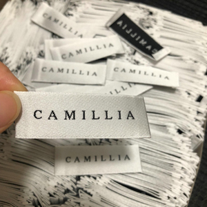 100 Tùy Chỉnh Quần Áo Nhãn Chăm Sóc Dệt Cạnh May Vải Satin Mượt Với Miễn Phí Cắt May Nhãn - Product Image 3