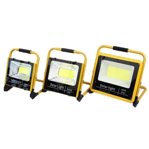 Projecteur solaire LED rechargeable 100W 200W 300W IP67, lampe de travail portable pour extérieur - Product Image 4