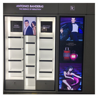 Vitrine à parfum moderne et lumineuse, étagères à niveaux, design mural, finition peinture au four, couleur blanche, comptoir personnalisable pour