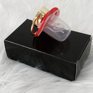 ตัวทำให้สงบและคลิปสำหรับเด็กทารกที่มีตัวอักษรสีแดงหรูหราทันสมัยทำจากซิลิโคนออกแบบได้ตามต้องการ - Product Image 3