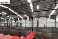 Solution tout-en-un LUX avec gazon noir et terrain de padel intérieur super panoramique à vendre