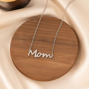 Personalisiertes Muttertags-Geschenk Arabische Namenskette, Edelstahl-Bambus-Kette für Mama, Maßgefertigter Herz-Buchstaben-Schmuck 2026 - Product Image 3