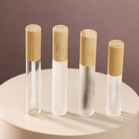 Écouteurs sans fil mini portables au design tendance et confortable, idéaux pour l'entraînement, le bureau et les trajets quotidiens, en forme de tubes de brillant à lèvres