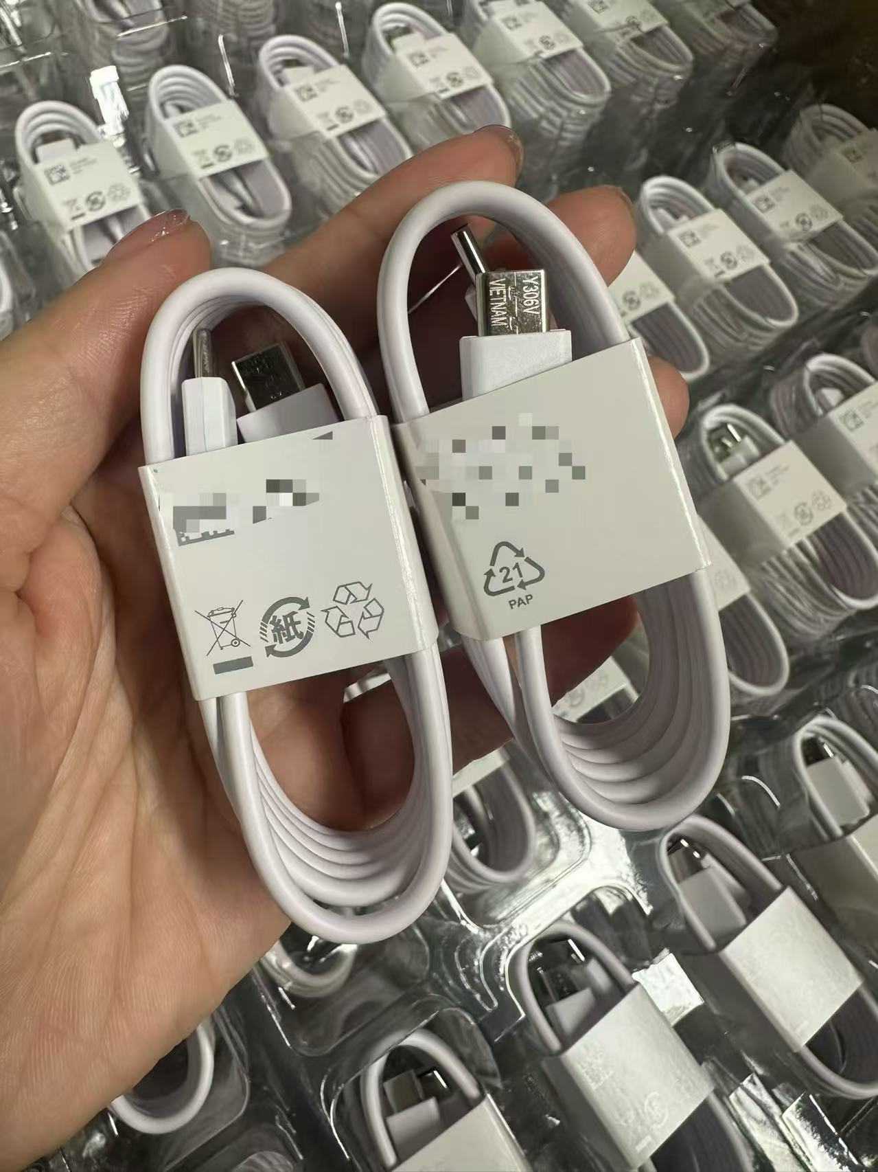 Câble blanc
