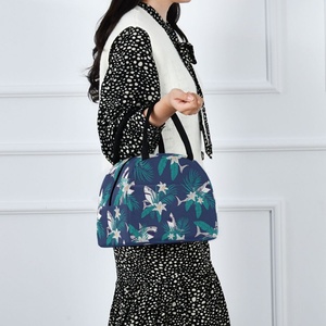 Hawaiian Tropical Flowers Stylish Lunch Bag Polyester Insulation Thermal Picnic Cooler Lunch Bag for Outdoor Office Worker - Product Image 6