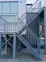 Escalier en spirale en acier préfabriqué personnalisé, escalier circulaire en métal écologique pour l'extérieur, idéal pour les bureaux et les villas