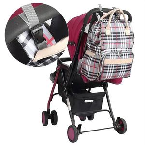 Échantillon Gratuit : Sac à Dos à Carreaux Élégant pour Maman, Sac à Langer, Porte-Bébé avec Port de Chargement USB, Sac de Voyage Polyvalent pour Bébé et Activités de Plein Air - Product Image 2
