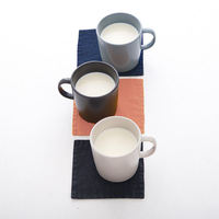 Vente en gros de sets de table carrés et sous-verres en tissu 100% lin, tissés à la main, antidérapants, personnalisables, couleur unie, style européen classique