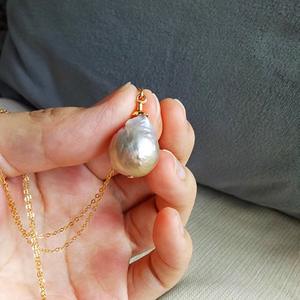 Collier en perles de forme baroque naturelle enveloppé d'or 14 carats avec peinture à l'huile colorée, style simple et élégant de palais - Product Image 2