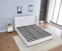 Cadre de lit à plateforme rembourrée King Size en cuir PU de bonne qualité avec tête de lit à ailes de clous Lits Queen