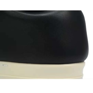 Sneakers <span class=keywords><strong>da</strong></span> Uomo di Lusso 2026 di Alta Qualità con Lacci Jumbo, <span class=keywords><strong>in</strong></span> <span class=keywords><strong>Pelle</strong></span> Nera con Fodera <span class=keywords><strong>in</strong></span> Mesh, <span class=keywords><strong>Scarpe</strong></span> Casual con Rialzo Interno, Design Esclusivo OEM - Product Image 6