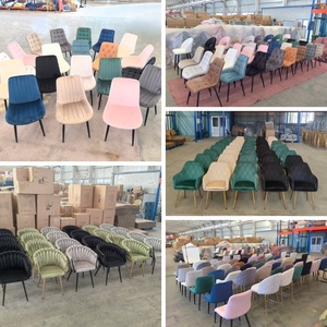 <span class=keywords><strong>Chaise</strong></span> de salle à manger moderne bleue en velours capitonné avec pieds dorés - Design durable pour les salons - Product Image 6