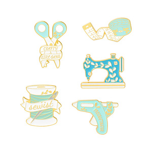 Cartoon-Design Schneiderwerkzeug-Anstecknadel, Niedliche Schere, Nähmaschine, Maßband, Korsage, Bluse, Rucksack-Abzeichen, Brosche, Geschenk - Product Image 1