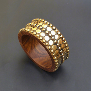 Bracelet d'anniversaire en bois fait main, jonc en bois de qualité supérieure, bijou de poignet de créateur, accessoire de mode, cadeau mémorable pour femme - Product Image 1