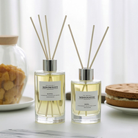 Vente en gros Diffuseurs de chambre cylindrique transparents fantaisie de 100ml 150ml 200ml pour hôtel Bouteilles vides d'aromathérapie en verre avec roseau parfumé