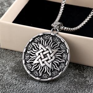 Colgante de Hacha Vikinga de Acero Inoxidable Personalizado, Amuleto Pagano Eslavo Vikingo, Cadena con Caja, Unisex, Acabado Antiguo Vintage - Product Image 2