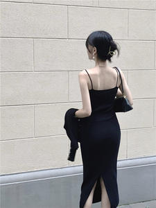 Europeo americano 2025 nuevo Otoño Invierno estilo vestidos casuales Sexy de dos piezas cuerpo abrazando cárdigan de punto mostrando tirantes - Product Image 6