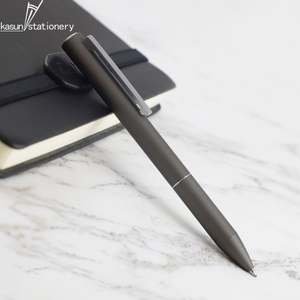 Stylo à bille de luxe en métal noir mat de haute qualité pour hôtel, personnalisable pour tous les sports, stylo promotionnel avec boîte - Product Image 1