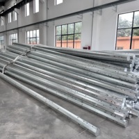 Fabricant de poteaux utilitaires en acier galvanisé à chaud de haute durabilité pour les projets d'infrastructure de lignes électriques aériennes