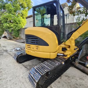 Miniexcavadora Caterpillar 304CCR 4T usada original japonesa en venta, ideal para trabajos de paisajismo y municipales, disponible en stock. - Product Image 4