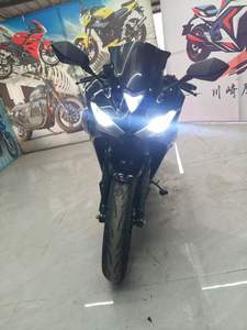 Moto sportive <span class=keywords><strong>Kawasaki</strong></span> Ninja Junior avec moteur bicylindre refroidi par eau de <span class=keywords><strong>650</strong></span> cm³. Le corps est conçu pour être léger. - Product Image 6