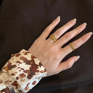 Bague en titane plaqué or 18 carats de style européen, motif losanges brillants, pour femmes - Product Image 2