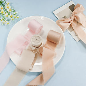 Vente en gros de <span class=keywords><strong>ruban</strong></span> de satin 100% polyester avec frange à bord effiloché <span class=keywords><strong>ruban</strong></span> cadeau de haute qualité pour les invitations de mariage Bouquets de <span class=keywords><strong>mariée</strong></span> - Product Image 1