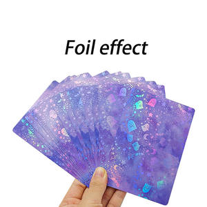 Cartas de <span class=keywords><strong>Tarot</strong></span> con bordes de lámina holográfica de láser púrpura personalizadas al por mayor, naipes de póquer de oro brillante, papel impreso con logotipo personalizable - Product Image 3